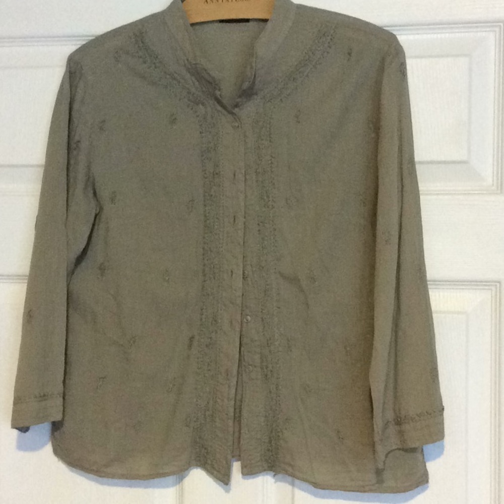 Adorable embroidered top by Kuhl